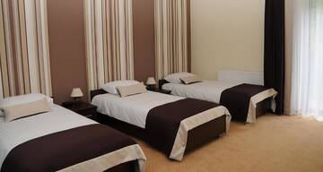 Фото номера Трехместный номер Отель Hotel Klaudia г. Juszczyn 3